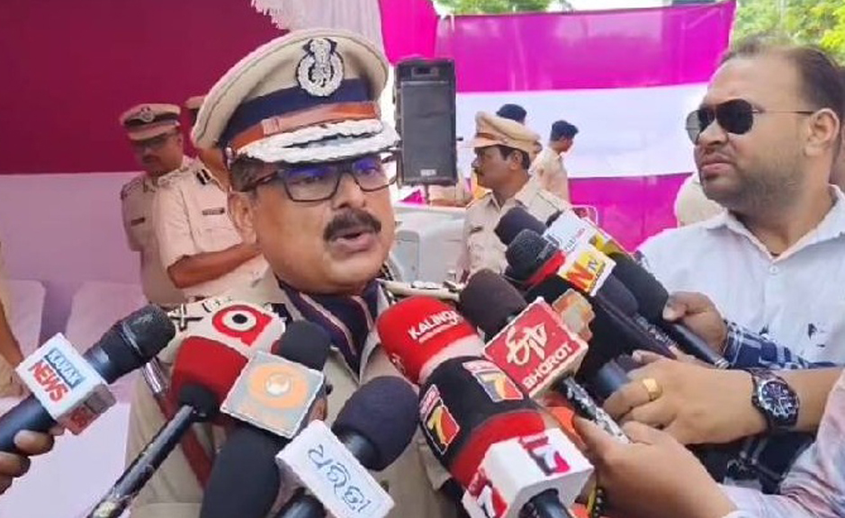 ଛାତ୍ର ସଂସଦ ନିର୍ବାଚନ: କ୍ୟାମ୍ପସରେ ଅଣଛାତ୍ରଙ୍କ ଅନୁପ୍ରବେଶ ରୋକିବାକୁ DGPଙ୍କ ନିର୍ଦ୍ଦେଶ କ୍ୟାମ୍ପସରେ ଅଣଛାତ୍ରଙ୍କ ଅନୁପ୍ରବେଶ ରୋକିବାକୁ DGPଙ୍କ ନିର୍ଦ୍ଦେଶ