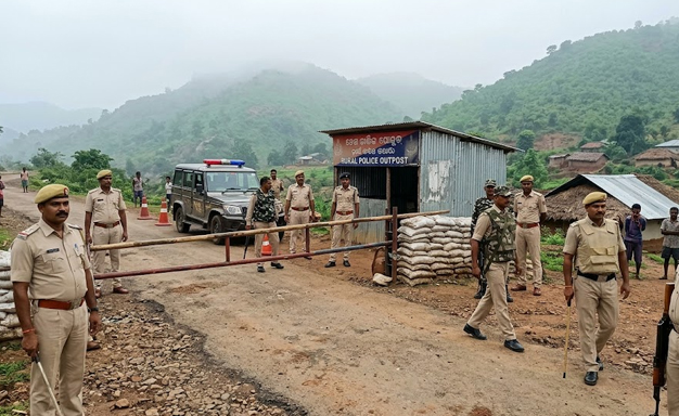 କୋଟିଆରେ ତେଜିଲା ସୀମା ବିବାଦ, ଓଡ଼ିଶା ପରେ ପୁଲିସ୍ ଫୋର୍ସ ମୁତୟନ କଲା ଆନ୍ଧ୍ର Border dispute intensifies in Kotia; Andhra deploys police force following Odisha's move.