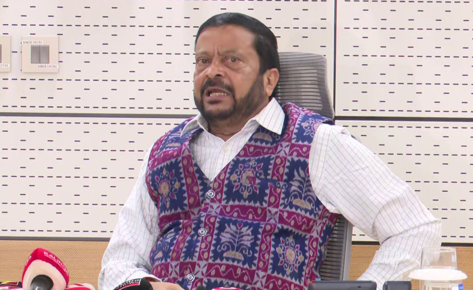 ଭୀଷଣ ବାତ୍ୟା ‘ଅର୍ଣ୍ଣବ’: ଲ୍ୟାଣ୍ଡଫଲ୍ ପରେ ବେଶୀ ପ୍ରଭାବିତ ହେବ ମାଲକାନଗିରି Minister of Revenue and Disaster Management Suresh Pujari