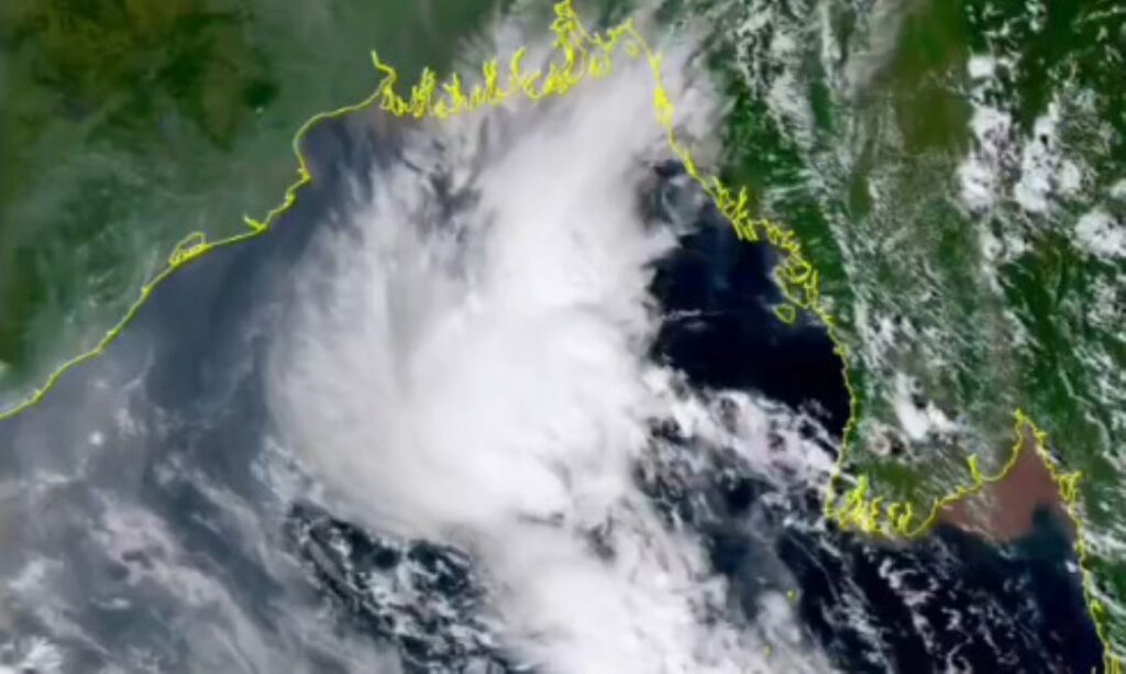 Odisha Cyclone Update: ସାମ୍ଭବ୍ୟ ବାତ୍ୟାକୁ ଦୃଷ୍ଟିରେ ରଖି ମନ୍ତ୍ରୀ ଓ ଆଇଏଏସ ଅଫିସରଙ୍କୁ ବିଭିନ୍ନ ଜିଲ୍ଲା ଦାୟିତ୍ବ Odisha Cyclone Update