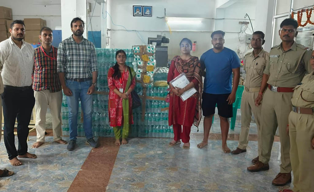 ନକଲି ISI ମାର୍କା ପାଣି ବୋତଲ କାରଖାନା ଉପରେ ରେଡ୍: ୮ ହଜାରରୁ ଅଧିକ ବୋତଲ ଜବତ ନକଲି ISI ମାର୍କା ପାଣି ବୋତଲ କାରଖାନା ଉପରେ ରେଡ୍, ୮ ହଜାରରୁ ଅଧିକ ବୋତଲ ଜବତ