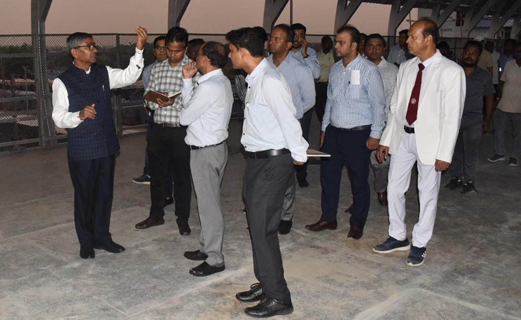 ପୂର୍ବତଟ ରେଳପଥର ମହାପ୍ରବନ୍ଧକଙ୍କ ଦ୍ୱାରା ସମ୍ବଲପୁର ସିଟି ରେଳ ଷ୍ଟେସନ ନିରୀକ୍ଷଣ ଅମୃତ ଭାରତ ଷ୍ଟେସନ ଯୋଜନା ଅନ୍ତର୍ଗତ ଷ୍ଟେସନର ପୁନର୍ବିକାଶ କାର୍ଯ୍ୟର ସମୀକ୍ଷା