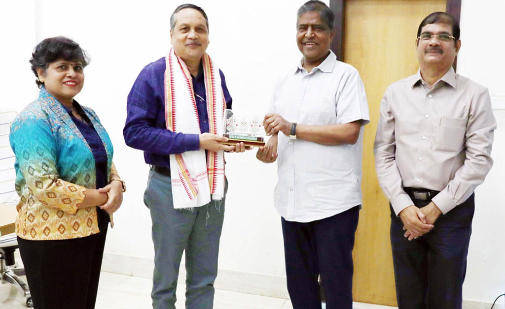 ‘ମାଷ୍ଟର ଟିଚର’ ସମ୍ମାନ ନିମନ୍ତେ ସୋଆ ଉପଦେଷ୍ଟା ପ୍ରଫେସର ଲଳିତ କୁମାର ମେହେର ମନୋନୀତ ‘ମାଷ୍ଟର ଟିଚର’ ସମ୍ମାନ ନିମନ୍ତେ ସୋଆ ଉପଦେଷ୍ଟା ପ୍ରଫେସର ଲଳିତ କୁମାର ମେହେର ମନୋନୀତ
