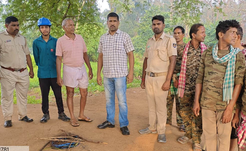 ମହଙ୍ଗା ପଡ଼ିଲା ଜନ୍ତୁ ଶିକାର ପାଇଁ ବିଦ୍ୟୁତ ତାର ବିଛାଇବା: ଅଭିଯୁକ୍ତ ଗିରଫ ମହଙ୍ଗା ପଡ଼ିଲା ଜନ୍ତୁ ଶିକାର ପାଇଁ ବିଦ୍ୟୁତ ତାର ବିଛାଇବା: ଅଭିଯୁକ୍ତ ଗିରଫ