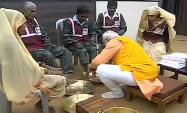 PM washes feet of sanitation workers at Prayagraj