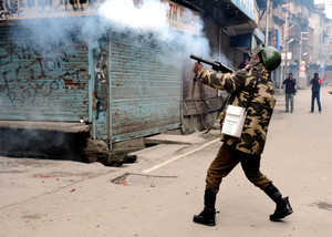 NIA raid: SFs fire pellets, burst teargas shells to disperse demonstrators in Srinagar