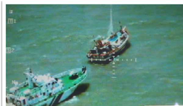 Pak boat seized off Gujarat coast, Heroin worth more than Rs 400 cr recovered