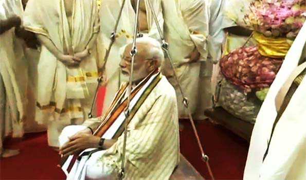 PM Modi offers prayers at Guruvayur Lord Krishna temple