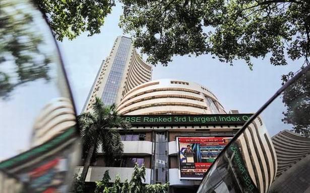 Sensex breaks 3-day gaining spree, ends lower at 39,756.81 pts due to profit booking by investors