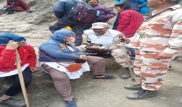 Fresh batch of yatris leave base camps for holy cave, 83,000 have darshan so far
