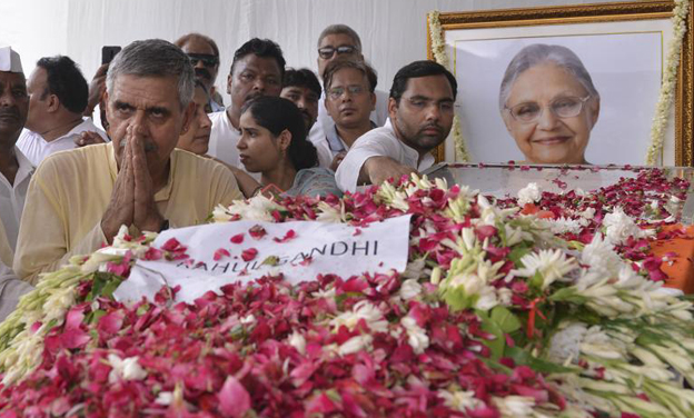 Sheila Dikshit cremated with full state honours at Nigam Bodh Ghat