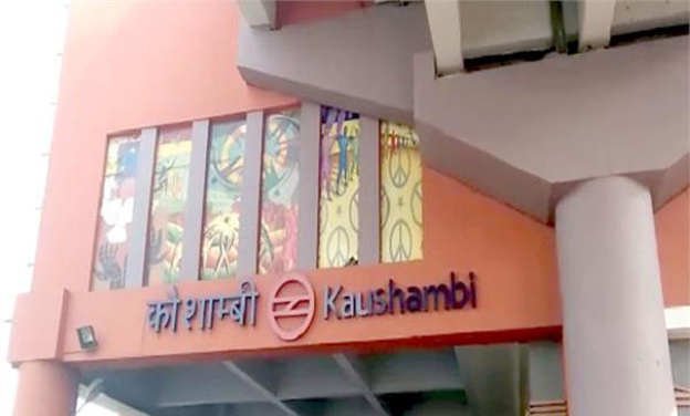 CISF restores containing cash Rs 3.65 lakh to rightful owner at Kaushambi Metro Station