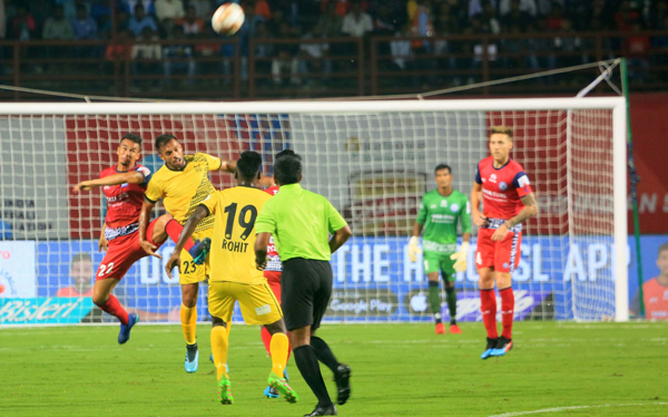 JAMSHEDPUR, OCT 29 (UNI):- Jamshedpur FC player (Red-Red-Red jersey) and Hyderabad FC players (Yellow-Yellow jersey) in action during Indian Super League (ISL) Football Match 2019-20 in Jamshedpur on Tuesday. UNI PHOTO-94U