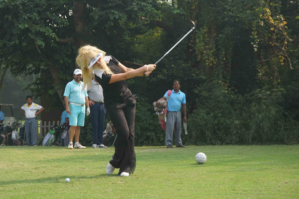 NEW DELHI, OCT 18 (UNI):-Celebrity Singer and International Designer Christine Storm play a shot during the DGS Golf Invitational Tournament 2019, at Delhi Golf club, in New Delhi on Friday. UNI PHOTO-AK1U