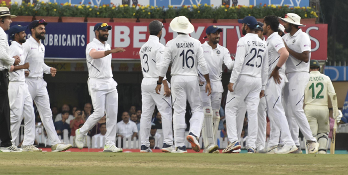 RANCHI, OCT 20 (UNI): Indias Virat Kohli celebrates with teammates after the fall of South African Wicket during the second day of the third and final Test match between India and South Africa in Ranchi on Sunday.UNI PHOTO-50U