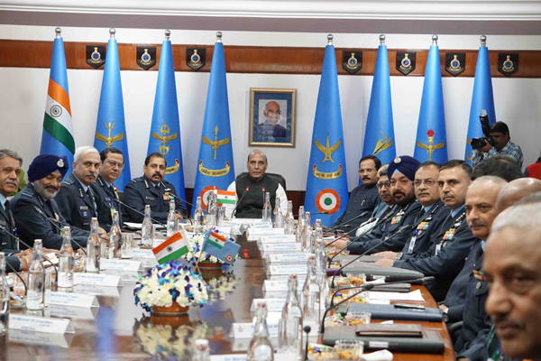 NEW DELHI, NOV 25 (UNI):-Defence Minister Rajnath Singh addressing the Air Force Commanders Conference, in New Delhi on Monday.UNI PHOTO-AK9U