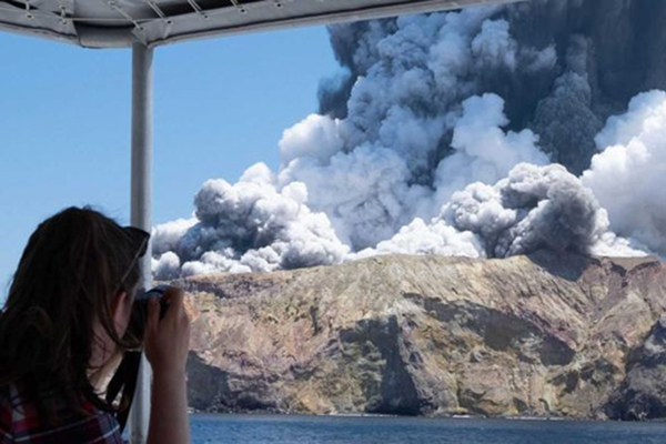 NZ volcano: 17th victim dies in hospital