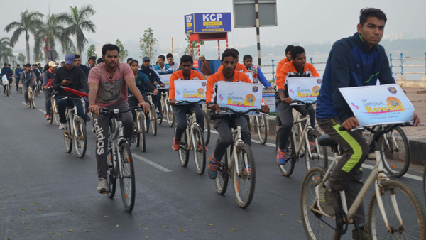 Hyderabad Dec1 (UNI) All India Cyclothon members Participant for awareness of Cyclothon, during 38th National Rowing championship at Hussain Sagar lake in Hyderabad on Sunday. UNI PHOTO-RAO24U