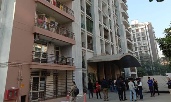 Couple leaps to death from high rise building in Ghaziabad after killing children