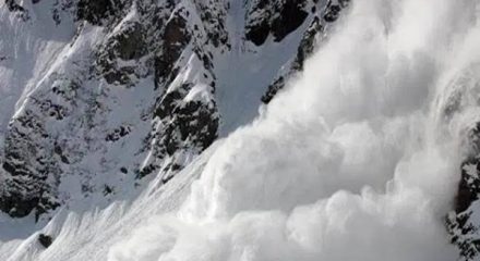 Four soldiers martyred in snow avalanche, one rescued at LoC in Kupwara