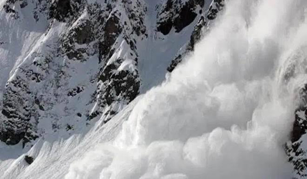 Four soldiers martyred in snow avalanche, one rescued at LoC in Kupwara