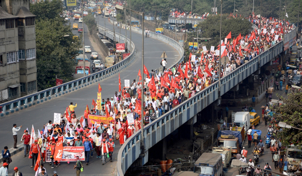 Kolkata: Members of Leftist trade unions cross through the Howrah bridge as they participate in a protest rally opposing National Register of Citizens (NRC), in Kolkata on Dec 11, 2019. (Photo: IANS)