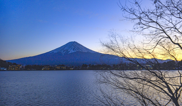 YAMANASHI, Jan. 3, 2020 (Xinhua) -- This photo shows the scenery of Mount Fuji taken in Shizuoka City, Japan, on Jan. 2, 2020. A lot of visitors came here to appreciate the scenery of Mount Fuji in celebration of the New Year. (Xinhua/Yang Guang/IANS)