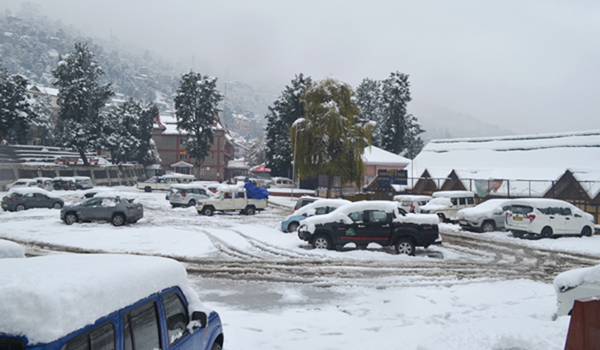 Bright sunny in Himachal after heavy snow