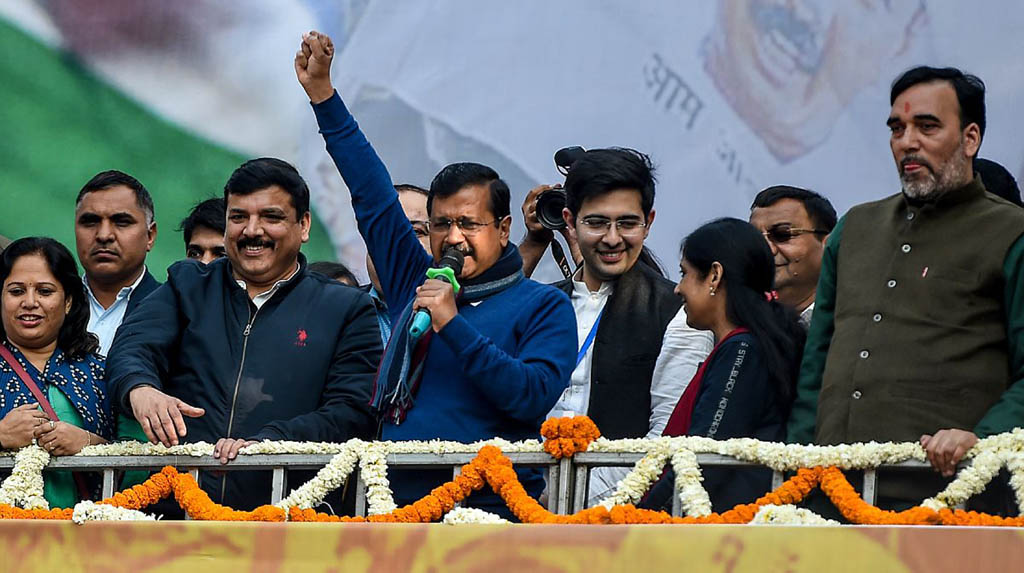 Modi, Rahul Gandhi wish Kejriwal, AAP on poll victory