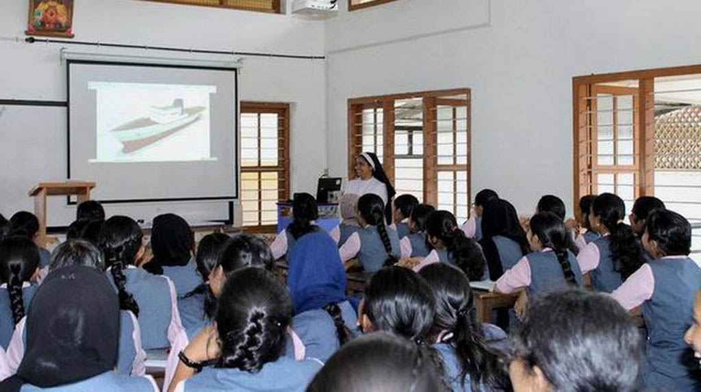 Kerala school students to learn English at hi-tech IT labs