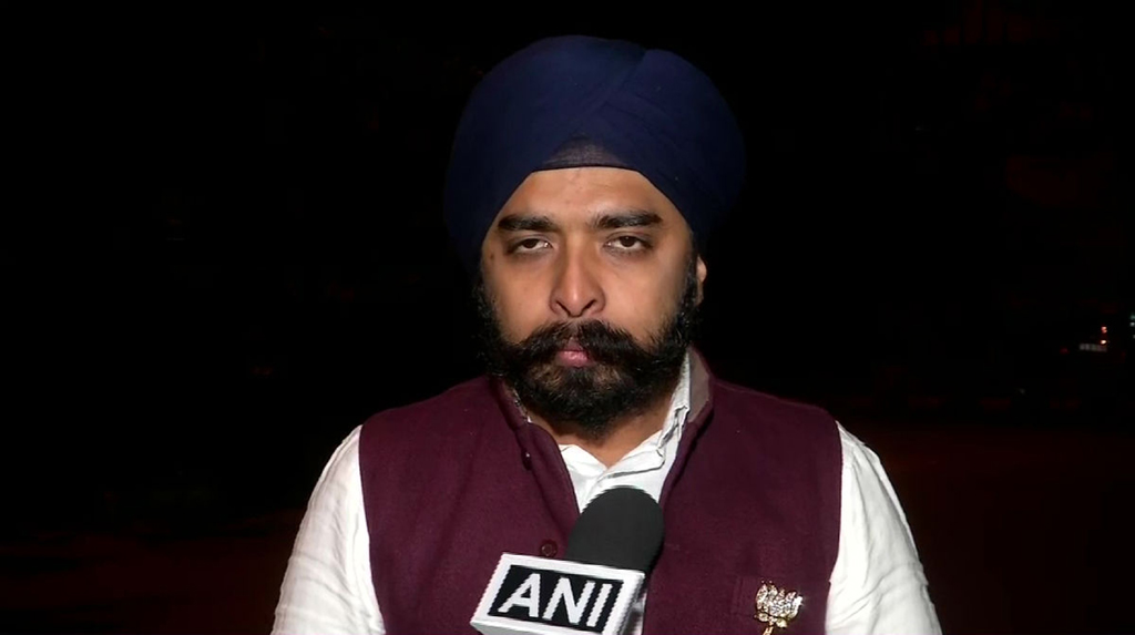 Communal pamphlets distributed by AAP, says BJP's Bagga