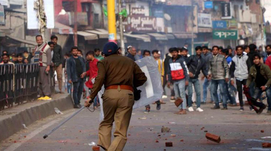 Fresh violence erupts in northeast Delhi