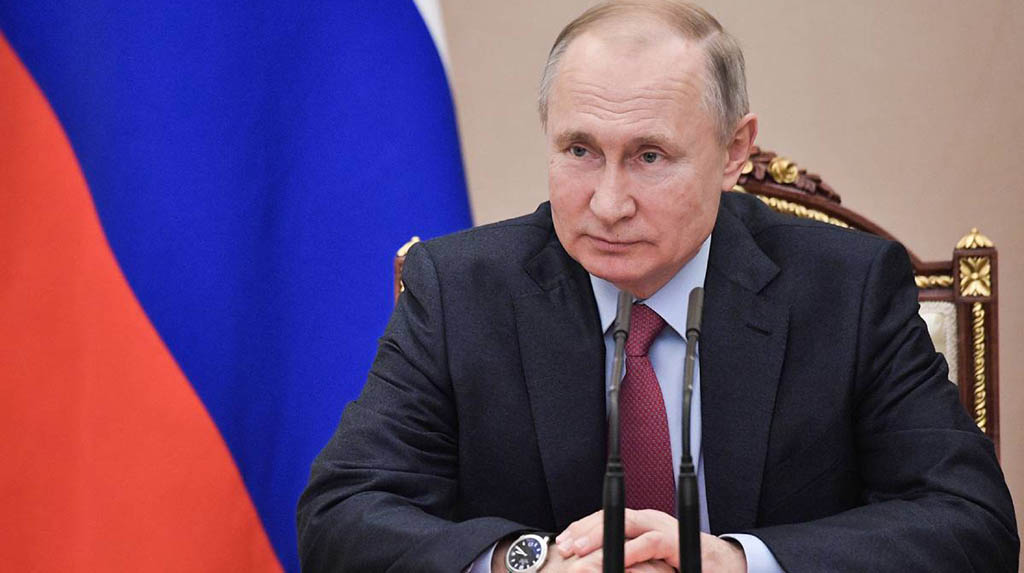 Putin prefers hotline phone over gadgets