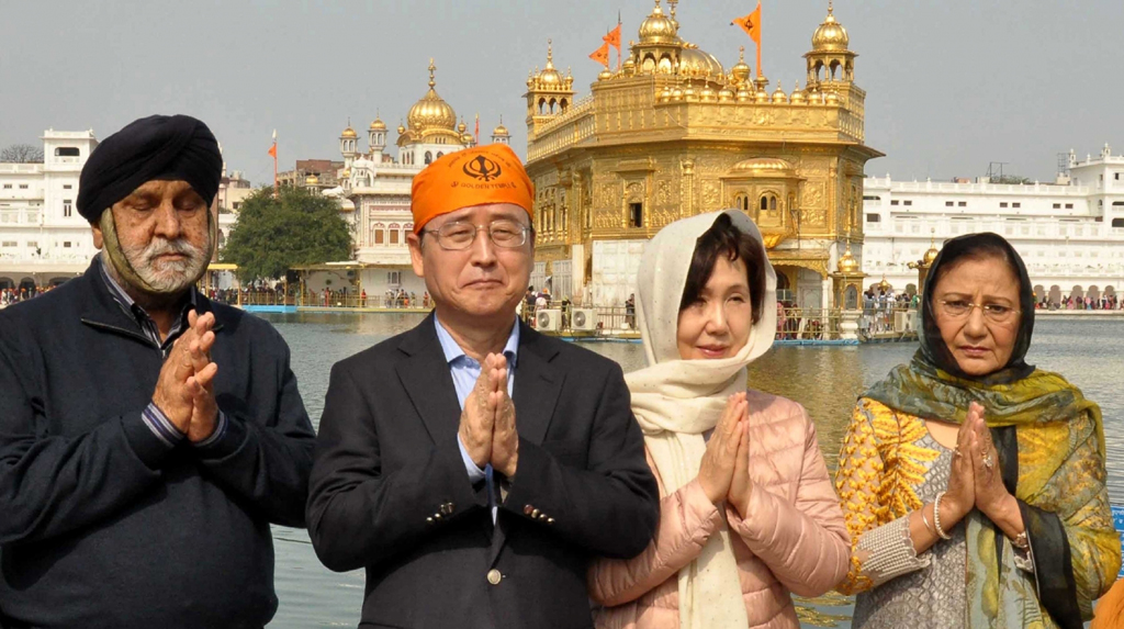 Amritsar: South Korean Ambassador to India Shin Bong-kil along with his wife pays obeisance at the Golden Temple in Amritsar, on Feb 29, 2020. (Photo: IANS)