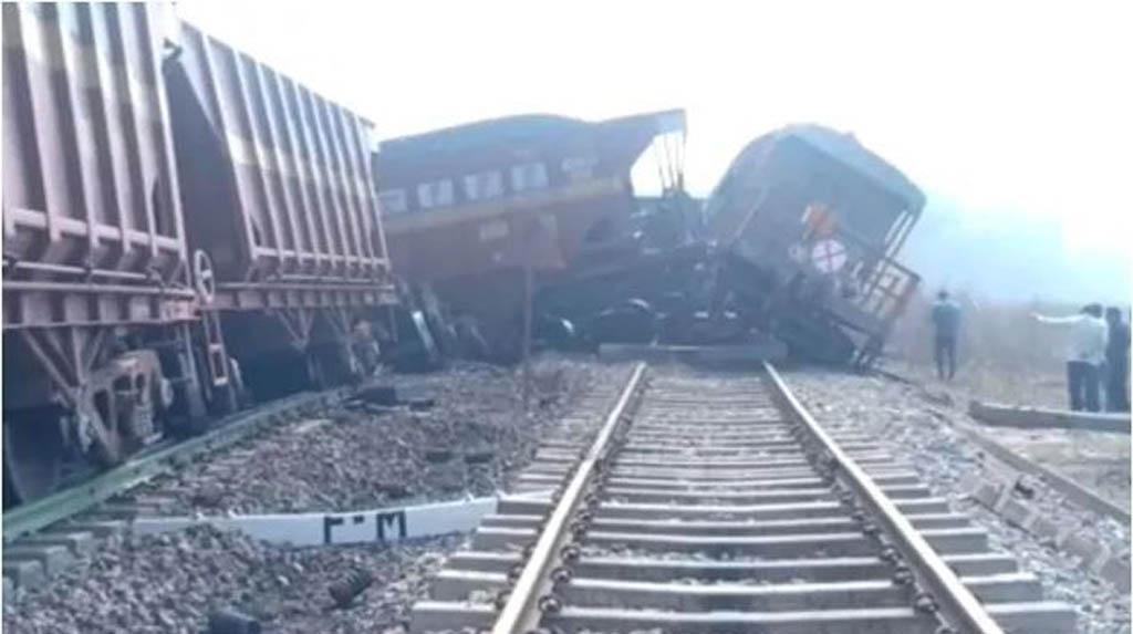 2 cargo trains collide in MP, several feared trapped