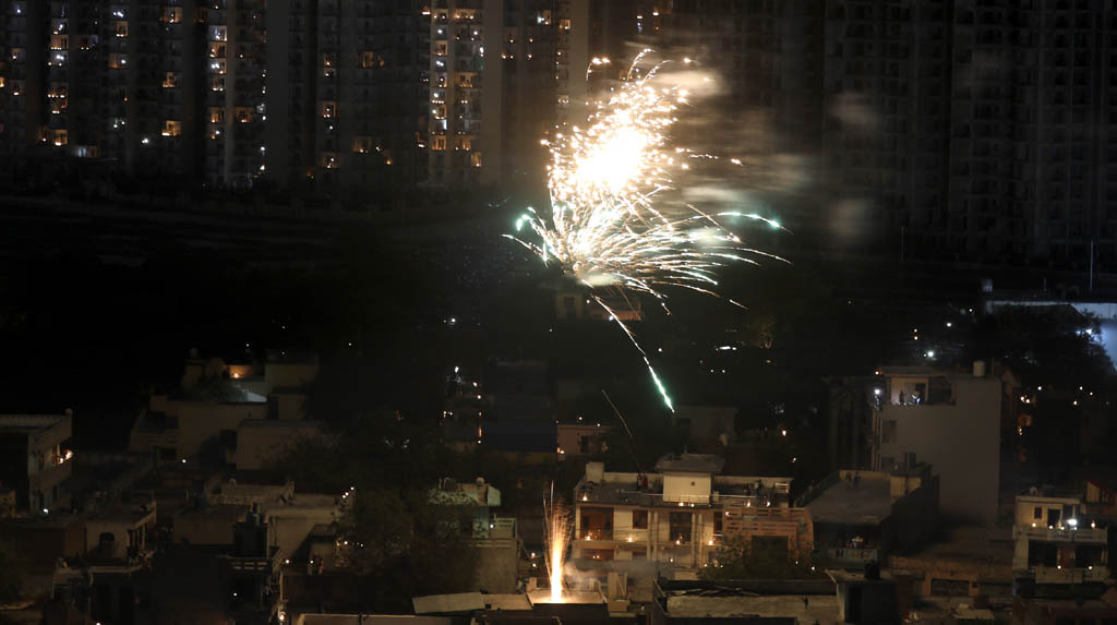 Reverse impact! crackers leave Delhi gasping as firecrackers go off during 9pm 9 min call