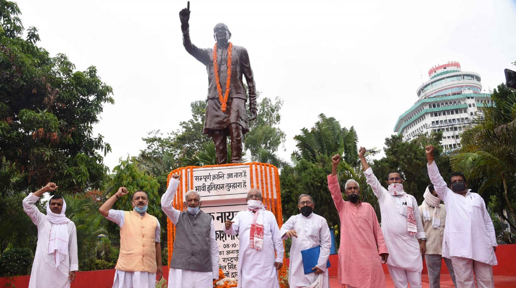 Patna: People pay tributes to 'Loknayak' Jai Prakash Narayan on the occasion of Sampoorna Kranti Diwas in Patna on June 5, 2020. (Photo: IANS)