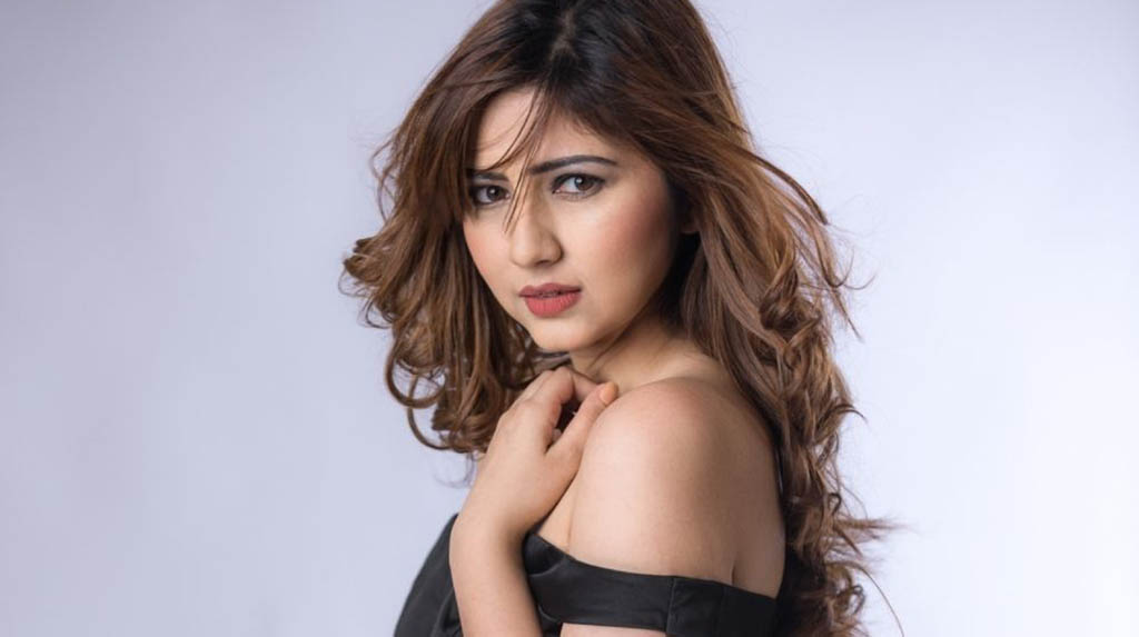 Akanksha Bhandari owes her new song to an auto ride in the rains