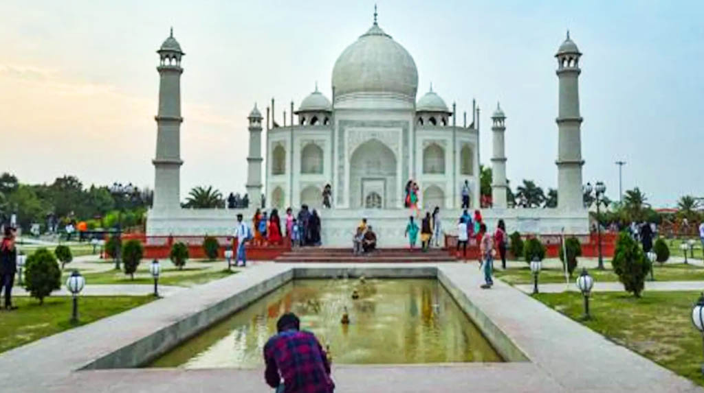 Spurt in corona cases as Taj Mahal reopens after 188 days