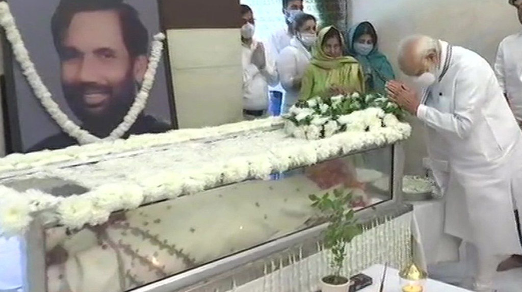 Modi pays floral tribute to Ram Vilas Paswan