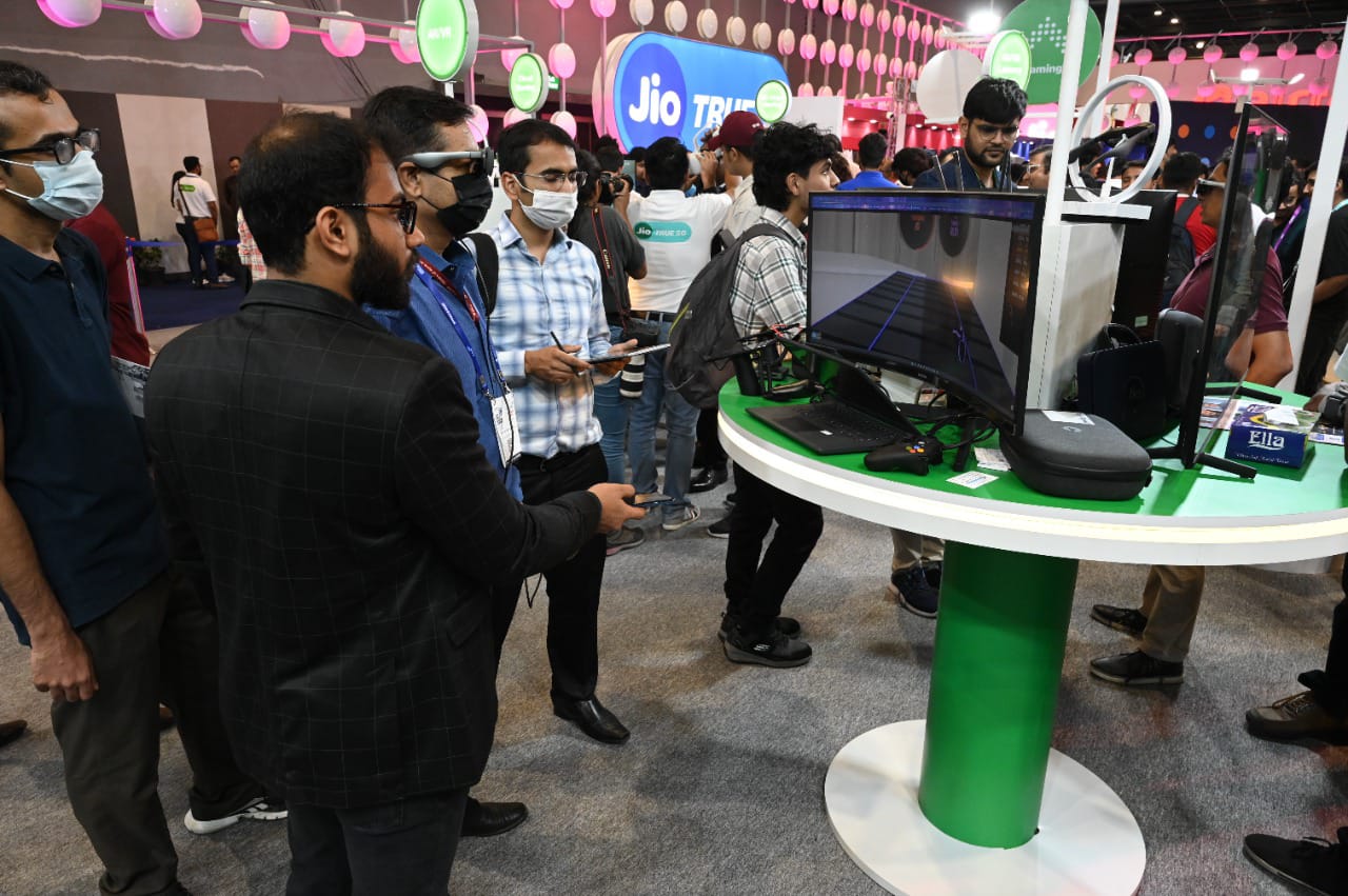 Play high-end games on entry-level 5G smartphones with Jio's cloud gaming  technology: IMC 2022