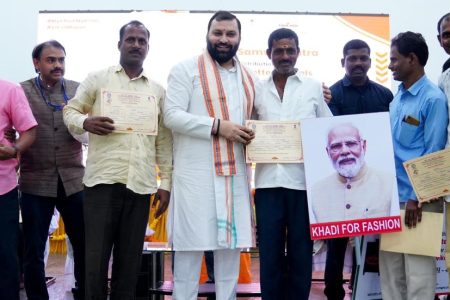 Birthday of PM Modi: KVIC presents gifts to Khadi artisans