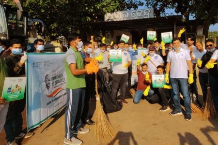 Jio Employees across Odisha participate in Swachhata Hi Seva