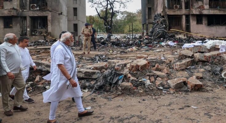 PM Visits Crash Site