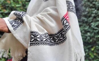 PM Modi Gifts Toda Shawl
