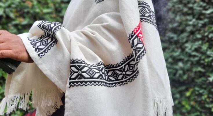 PM Modi Gifts Toda Shawl