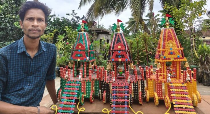 Pipili Artist Creates Mini Rathas
